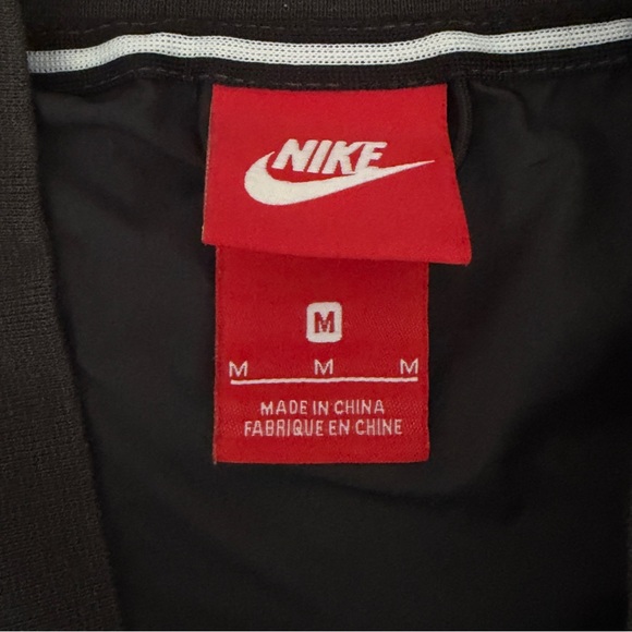 VTG Nike Jacket Women M Black Quilt Snap Button Primaloft Sportswear FA70207EAG - Picture 3 of 13